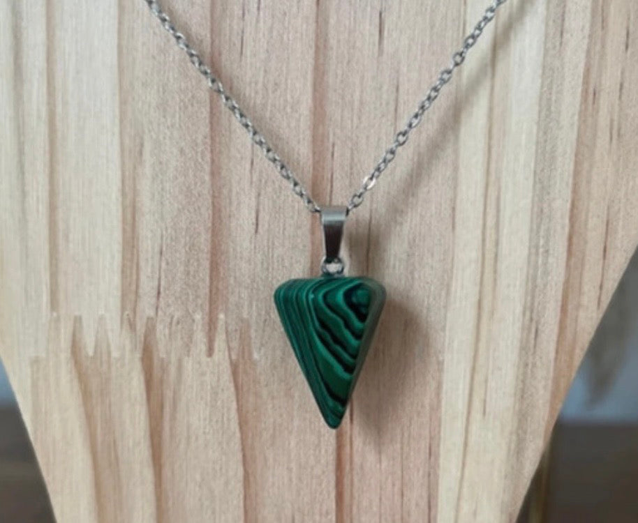 Collier Pendule Malachite Pierre Naturelle — Chaîne Maillon Argentée Acier Inoxydable | Lithothérapie