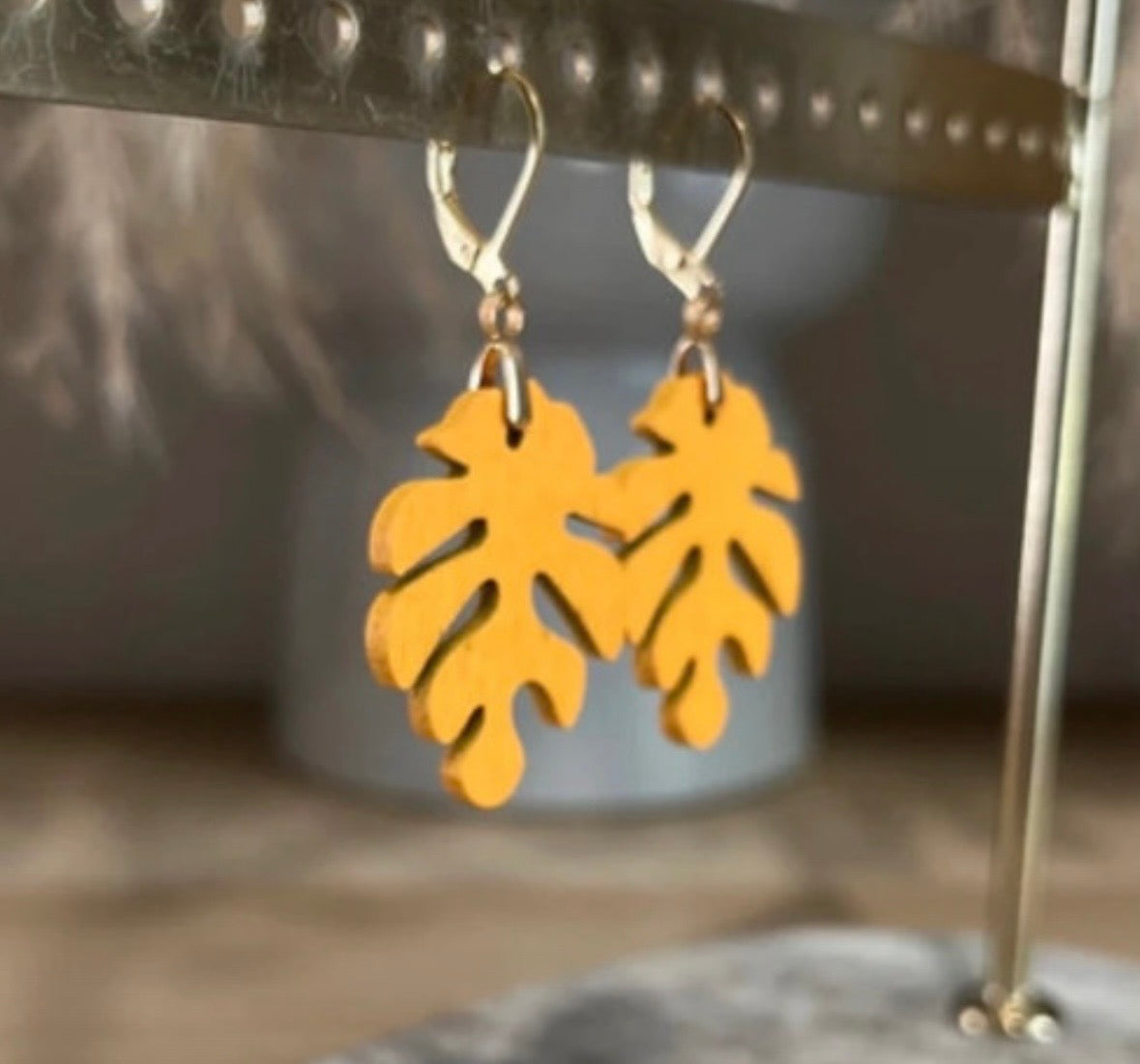 Boucles d'Oreilles Dormeuses Feuille Monstera | Acier Inoxydable Doré | Bijou Bohème Chic