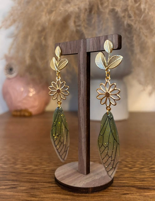 Boucles d'Oreilles Feuille de Sauge Dorées — Aile de Fée Verte Scintillante | Acier Inoxydable