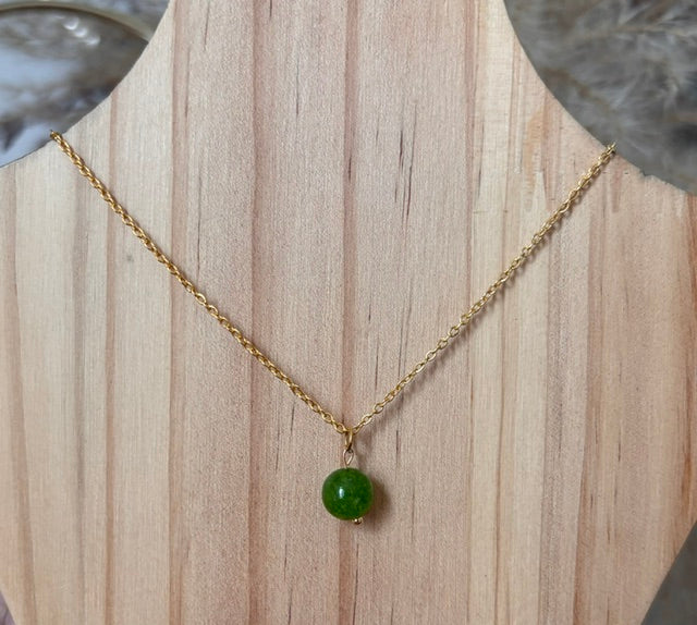Collier Péridot Perle 8mm — Chaîne Fine Acier Inoxydable Doré 40cm + Extension