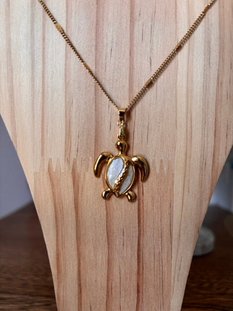 Collier Chaîne Maillons Dorés – Pendentif Tortue Nacré | Acier Inoxydable 316L