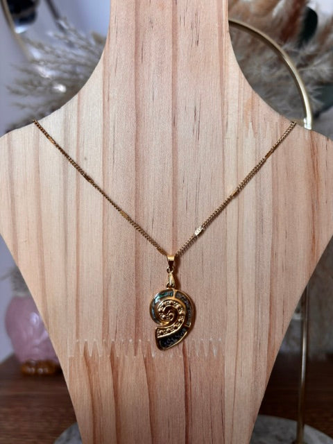 Collier Chaîne Dorée – Pendentif Coquillage Ormeau Nacré | Acier Inoxydable 316L