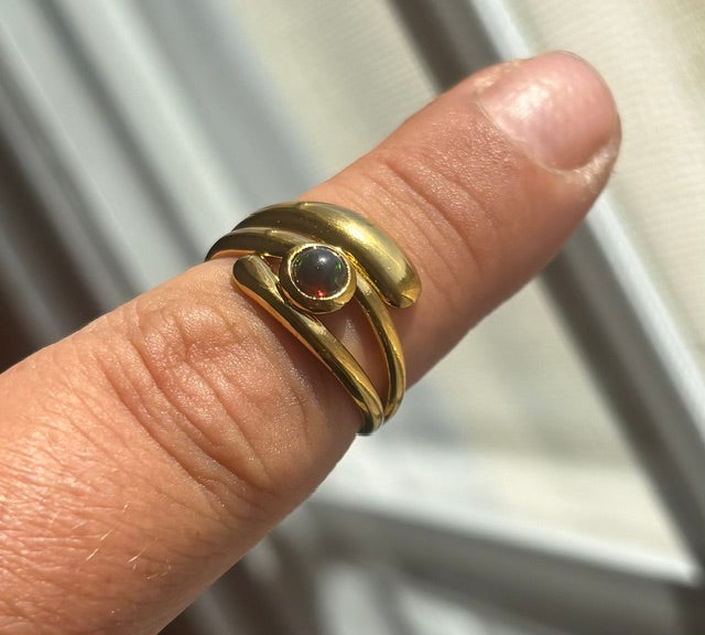 Bague Opale Noire Dorée – Acier Inoxydable 316L Ajustable | 0,18 Carat Certifié
