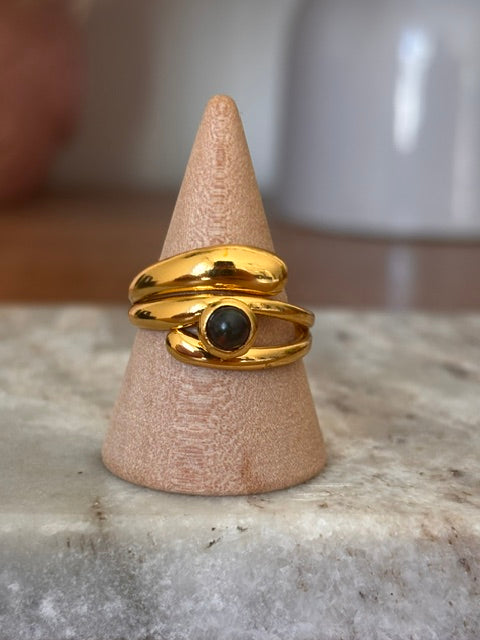 Bague Opale Noire Dorée – Acier Inoxydable 316L Ajustable | 0,18 Carat Certifié