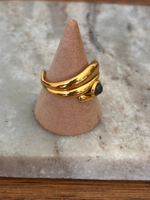 Bague Opale Noire Dorée – Acier Inoxydable 316L Ajustable | 0,18 Carat Certifié