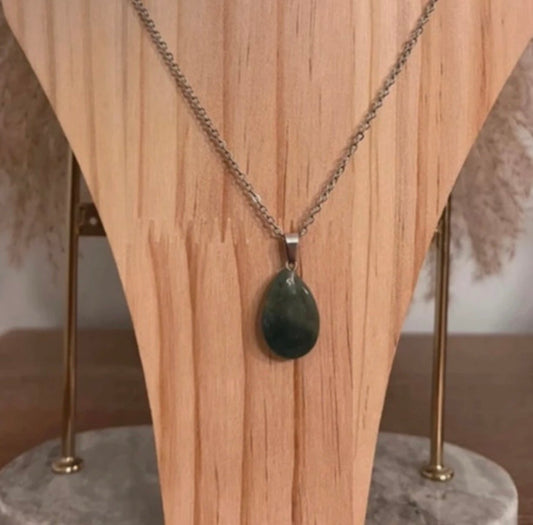Collier pendentif goutte aventurine verte, chaîne maillons acier inox argenté