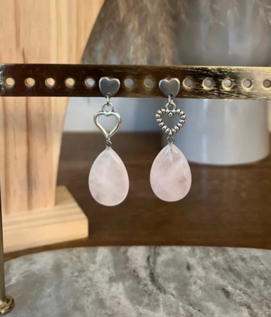 Clous d'Oreilles Cœurs Dépareillés Quartz Rose Goutte - Acier Inoxydable Hypoallergénique