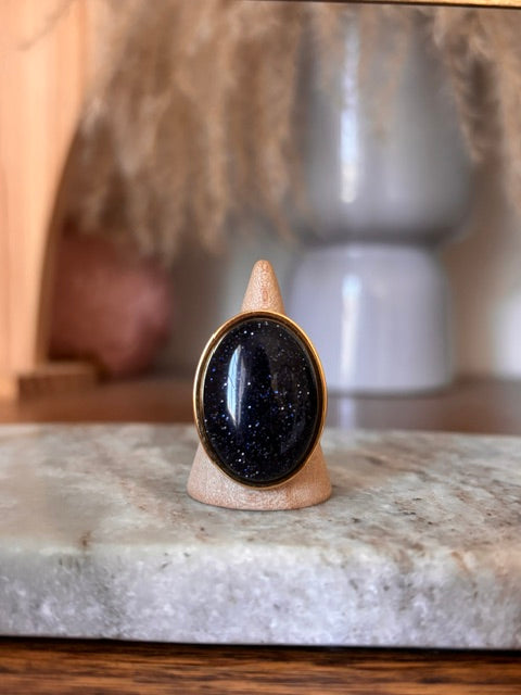 Bague Ajustable Pierre de Sable Bleu – Acier Inoxydable Doré 18×25 mm