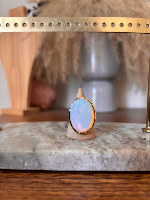 Bague Ajustable Dorée Acier Inoxydable – Pierre Opaline Cabochon 18x25mm