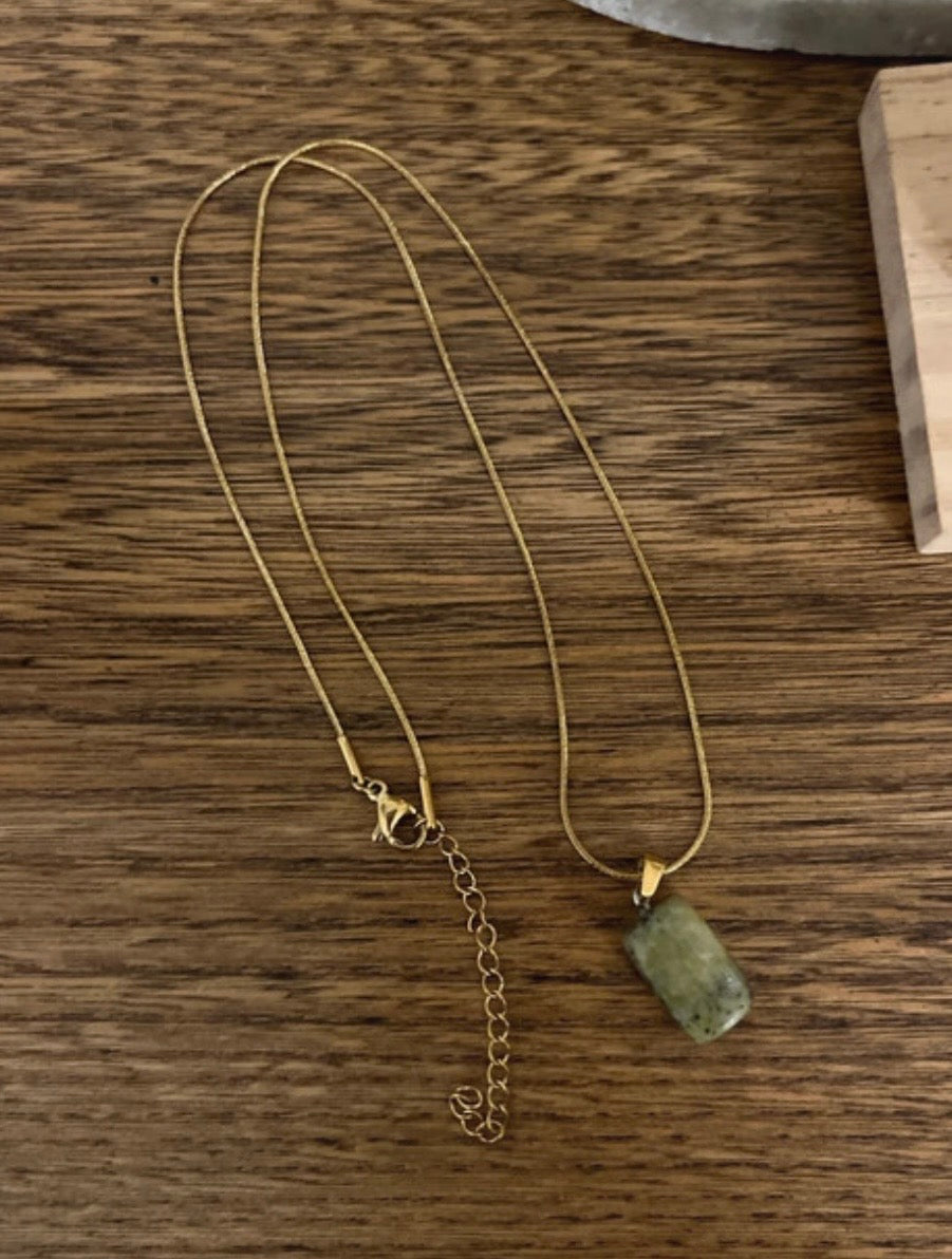 Collier Chaîne Serpent Acier Inoxydable – Pierre Serpentine Naturelle Bloc 45cm Unisexe