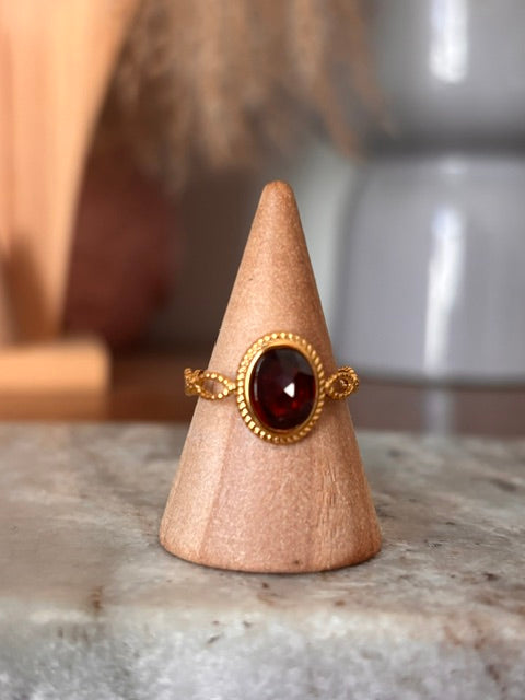 Bague Ajustable Dorée – Grenat Serti Cabochon 6x8 mm | Acier Inoxydable 316L Style Vintage