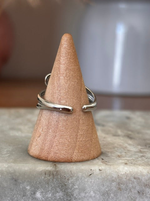 Bague ajustable argent inox avec deux anneaux et opale blanche