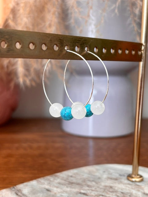 Créoles Argentées 35mm – Perles de Nacre & Turquoise Naturelle | Acier Inoxydable