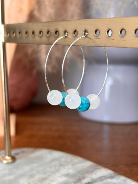 Créoles Argentées 35mm – Perles de Nacre & Turquoise Naturelle | Acier Inoxydable