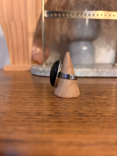 Bague Obsidienne Noire – Monture Vintage Argentée Ajustable en Acier Inoxydable