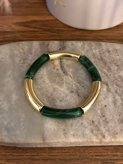 Bracelet élastique à perles tubes incurvées vertes et dorées, cercle