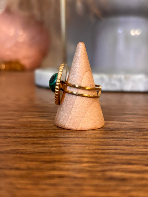 Bague Soleil Dorée | Acier Inoxydable 316L Ajustable | Cabochon Malachite Naturelle 10 mm