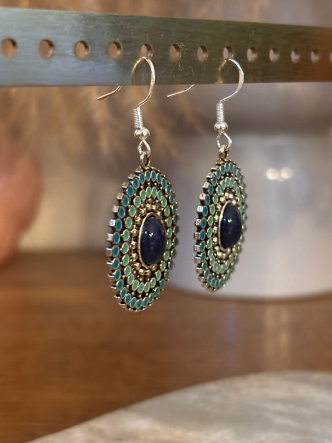 Dormeuses Argentées Breloques Bohème Estivales – Bleu, Marine & Turquoise | Bijou Femme