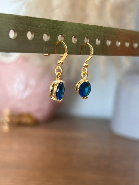 Dormeuses Plaqué Or 18K – Saphir de Synthèse Bleu