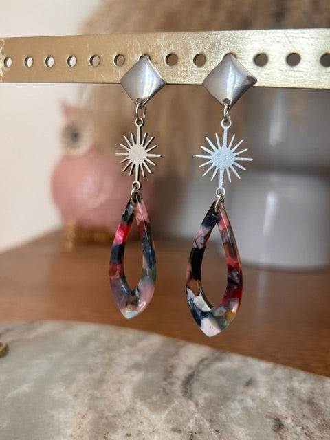 Boucles d’oreilles soleil filigrané avec pampilles en acétate multicolore, crochets argentés