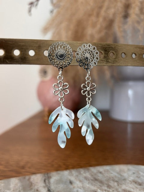 Boucles d'oreilles Dépareillées Fleur Filigrane & Pendentif Acétate Blanc Bleu – Acier Inoxydable