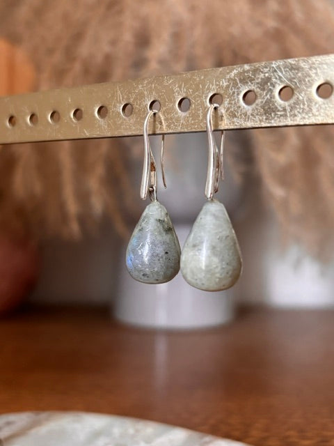 Boucles d’oreilles gouttes en pierre bleu clair, crochets argentés