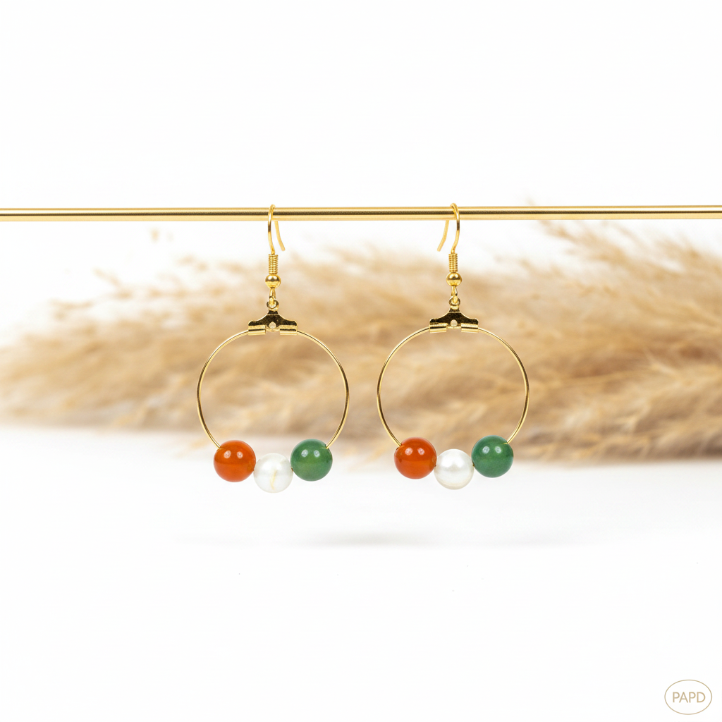 Boucles d'oreilles anneau doré agate paon & nacre naturelle, perles 8mm irisées, acier inoxydable 316L. Fait main France – PAPD.