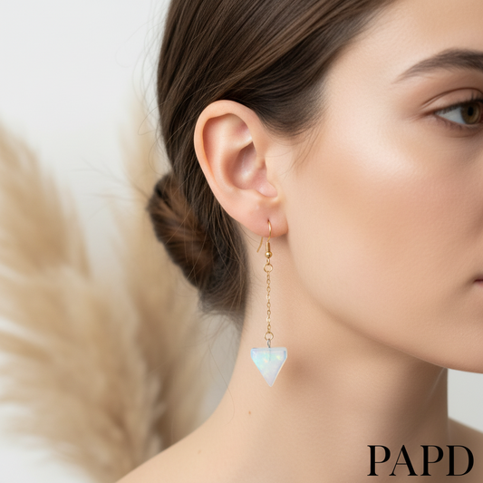 Boucles d’oreilles pendantes dorées, pendentif opale bleu triangulaire au lobe