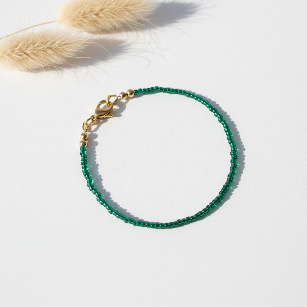 Bracelet Miyuki vert foncé à perles et chaîne dorée, fermoir discret